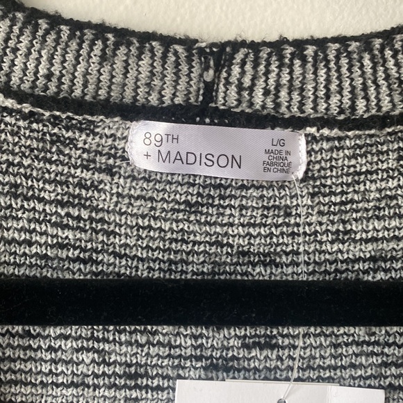 89th & Madison - Black & White Geometric Pattern Long Knit Cardigan With Pockets - Picture 6 of 6